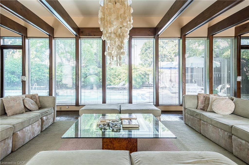 6 Freeland Court, Hamilton, ON - Indoor Photo Showing Living Room