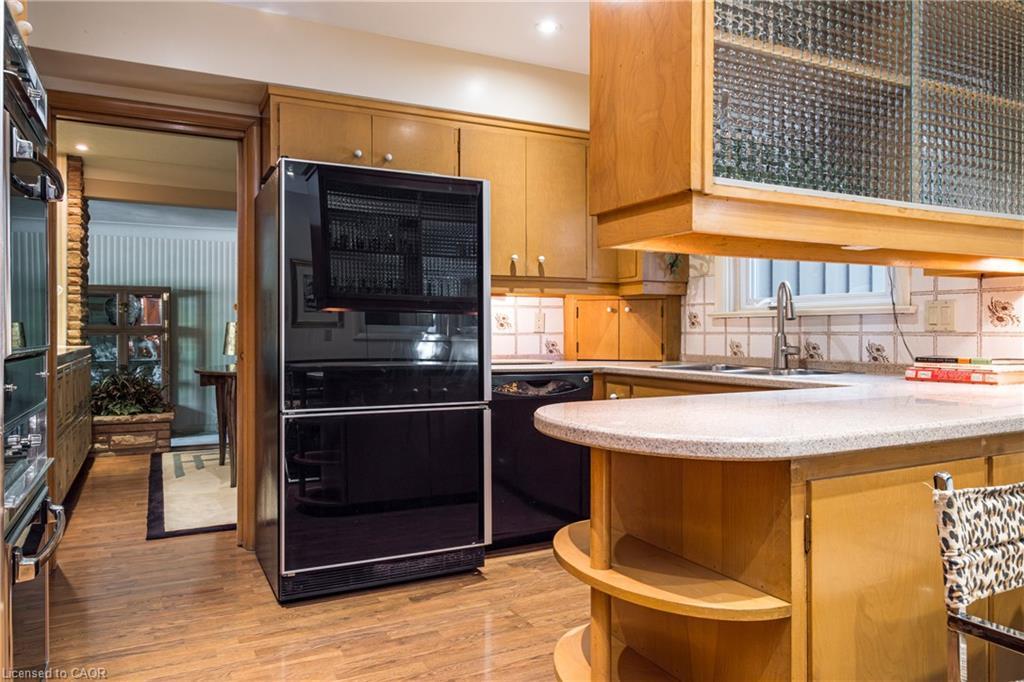 6 Freeland Court, Hamilton, ON - Indoor Photo Showing Kitchen