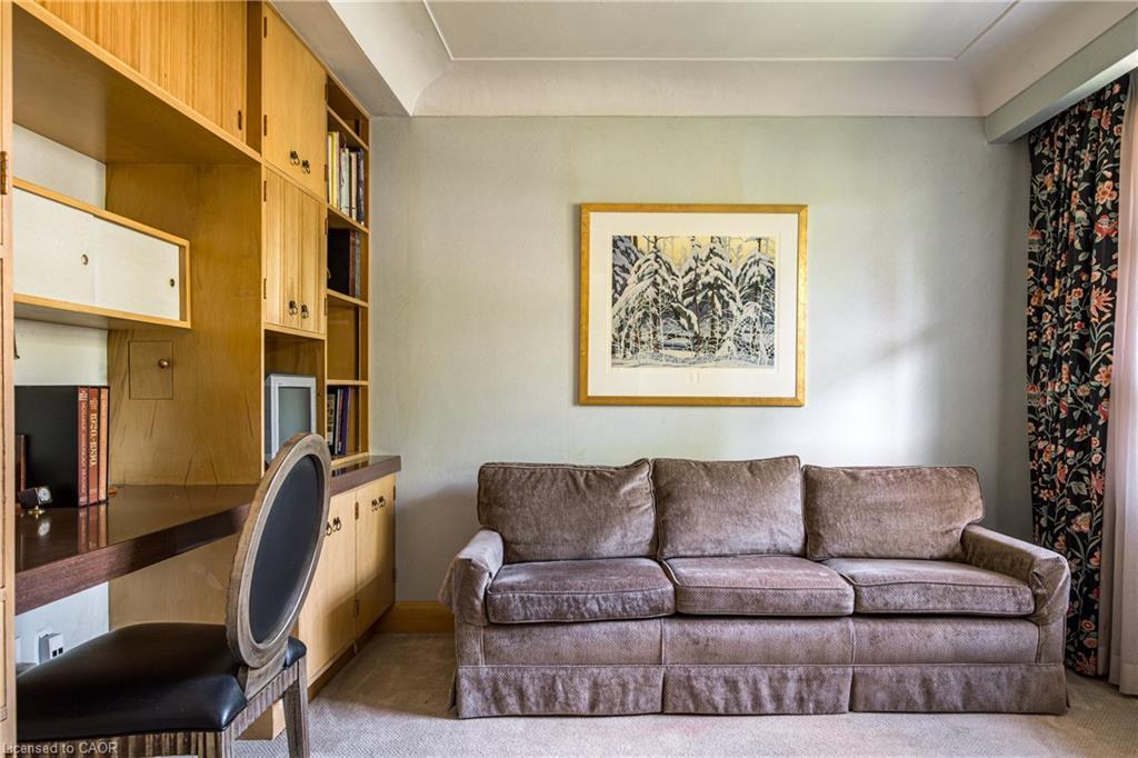 6 Freeland Court, Hamilton, ON - Indoor Photo Showing Living Room