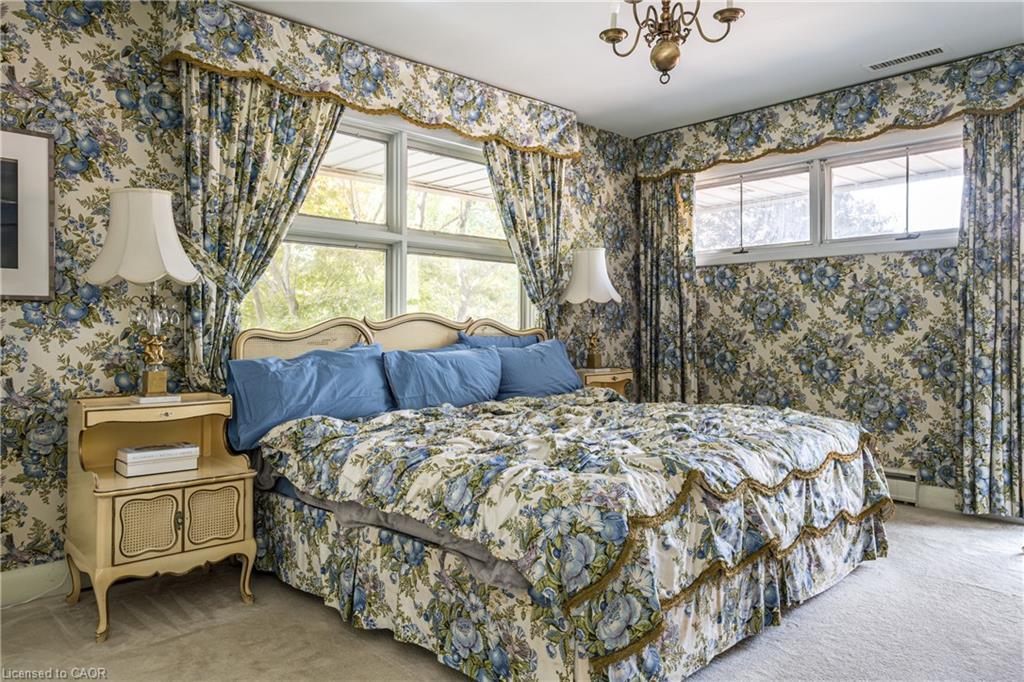 6 Freeland Court, Hamilton, ON - Indoor Photo Showing Bedroom