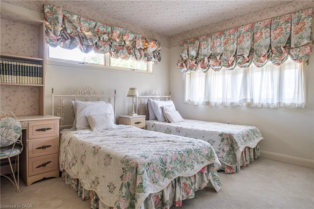 6 Freeland Court, Hamilton, ON - Indoor Photo Showing Bedroom