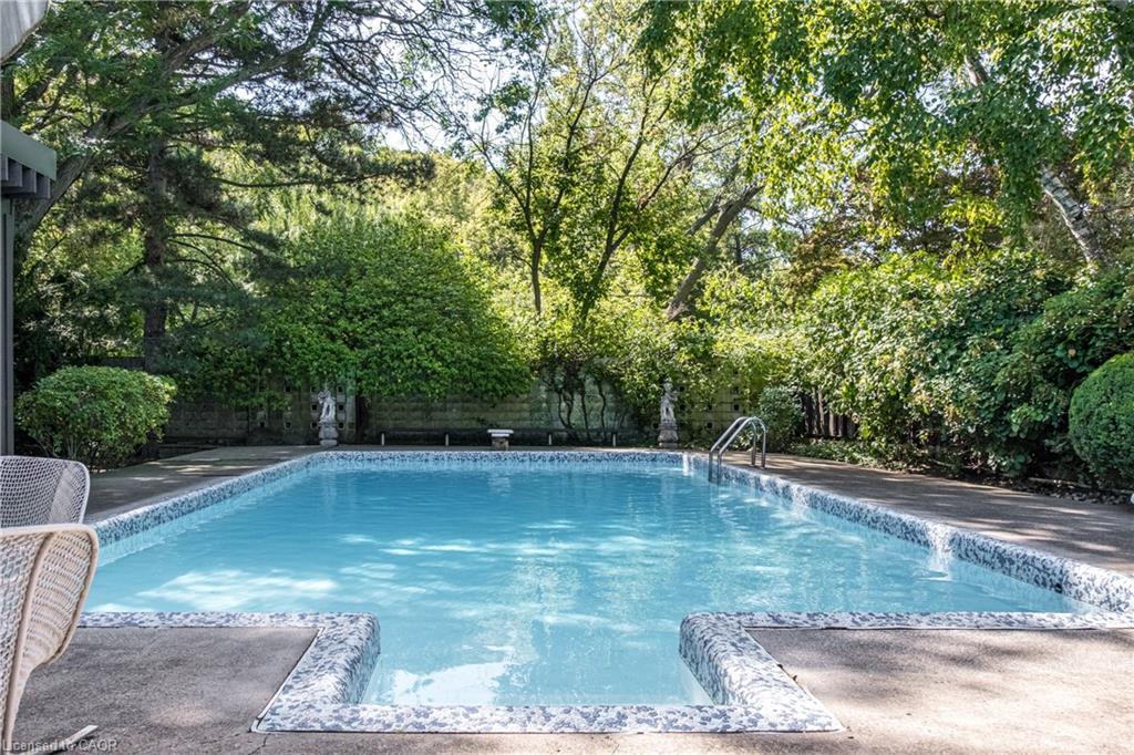 6 Freeland Court, Hamilton, ON - Outdoor With In Ground Pool With Backyard