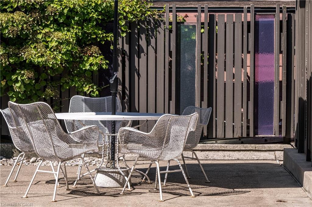 6 Freeland Court, Hamilton, ON - Outdoor