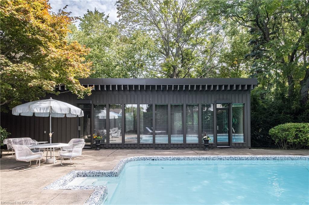 6 Freeland Court, Hamilton, ON - Outdoor With In Ground Pool