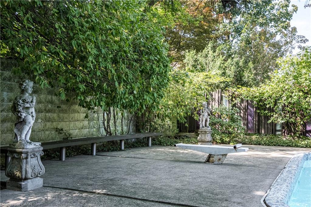 6 Freeland Court, Hamilton, ON - Outdoor