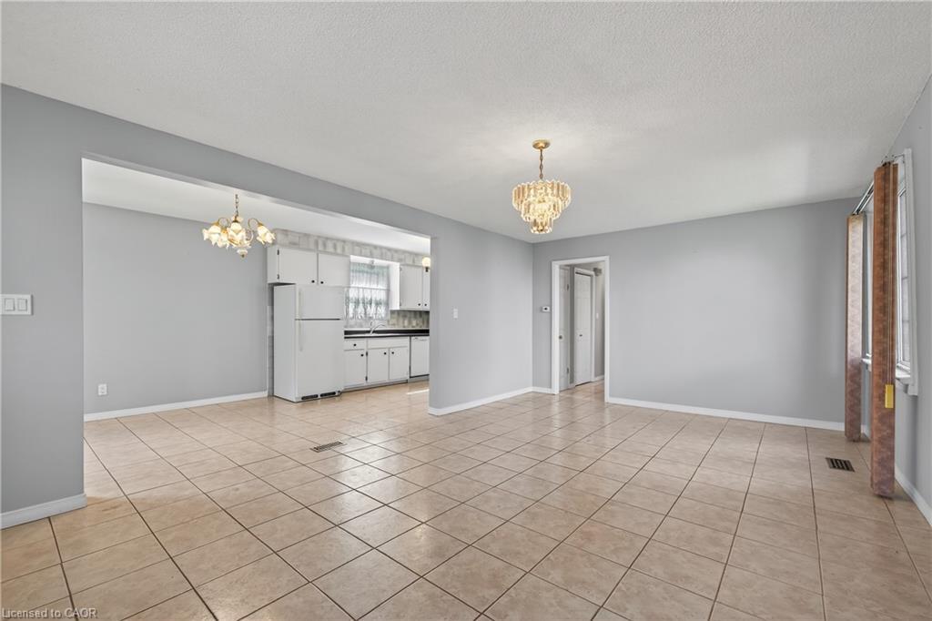 233 High Street, London, ON - Indoor Photo Showing Other Room