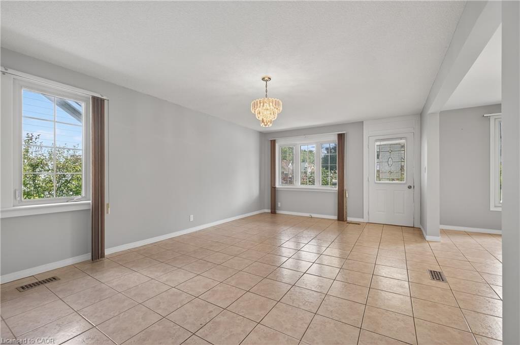 233 High Street, London, ON - Indoor Photo Showing Other Room