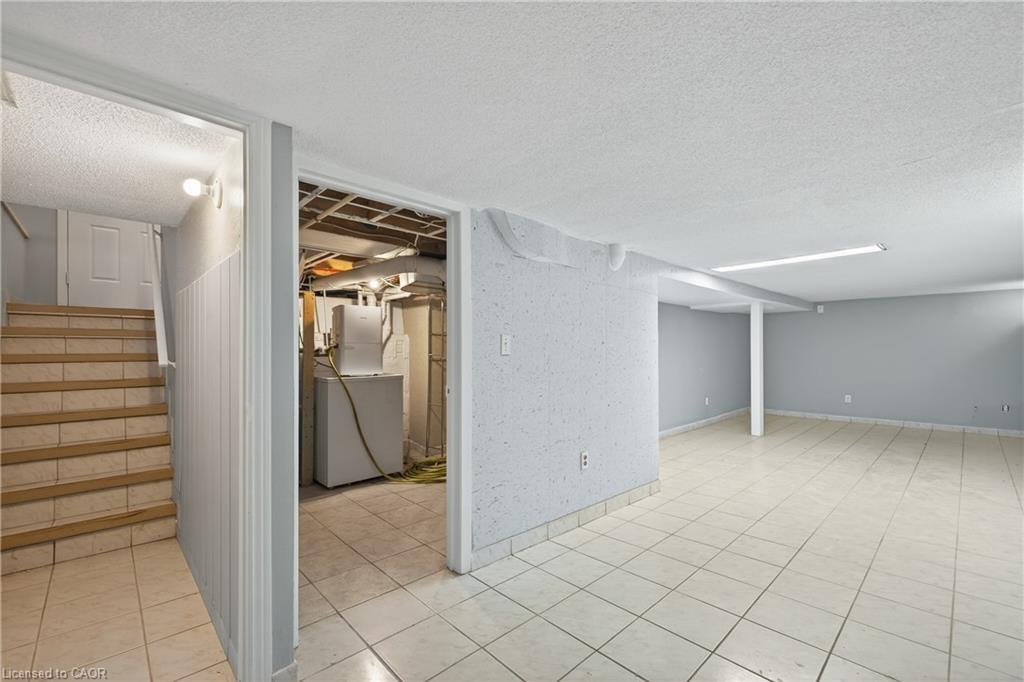 233 High Street, London, ON - Indoor Photo Showing Other Room