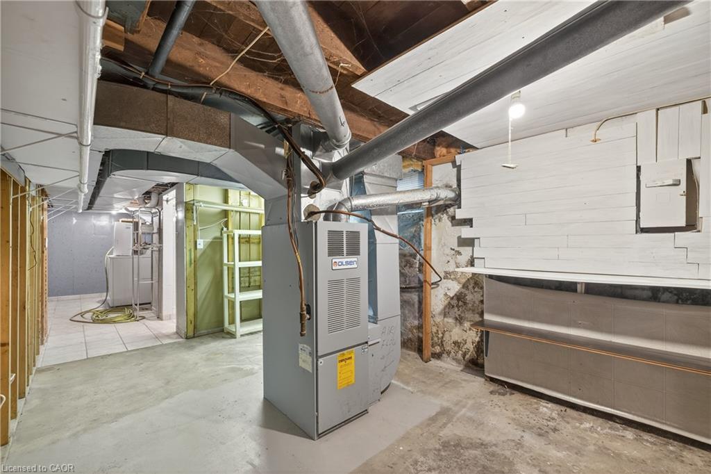 233 High Street, London, ON - Indoor Photo Showing Basement