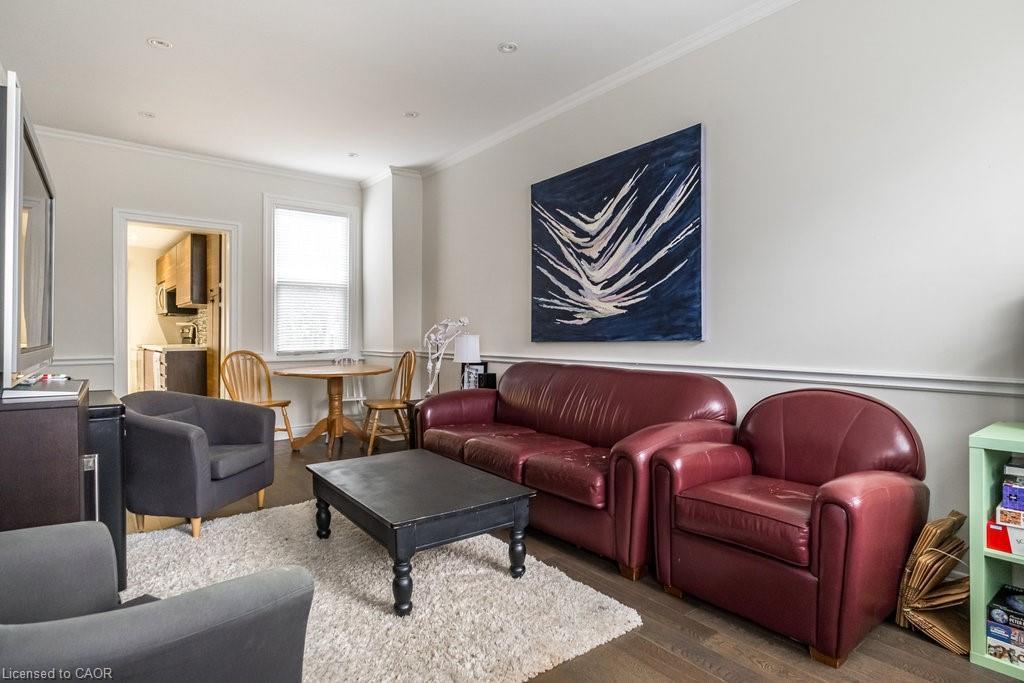 109 Royal Avenue, Hamilton, ON - Indoor Photo Showing Living Room