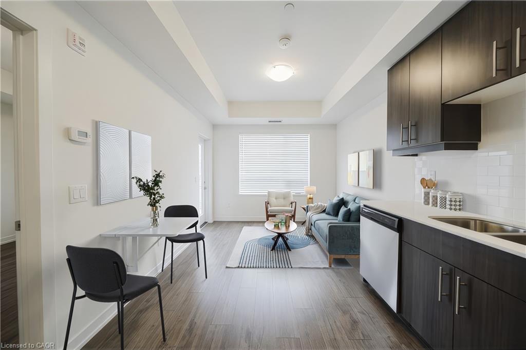 505-251 Northfield Drive E, Waterloo, ON - Indoor Photo Showing Kitchen With Upgraded Kitchen