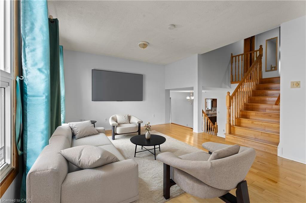 366 Franklin Drive, Hamilton, ON - Indoor Photo Showing Living Room