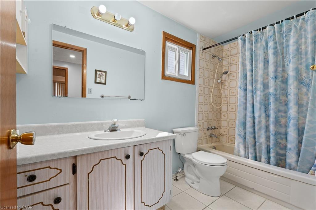 366 Franklin Drive, Hamilton, ON - Indoor Photo Showing Bathroom