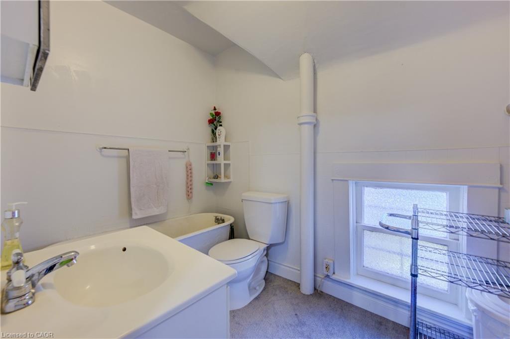 44 Walter Street, Kitchener, ON - Indoor Photo Showing Bathroom