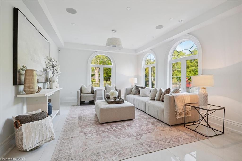 452 Rothesay Place, Burlington, ON - Indoor Photo Showing Living Room