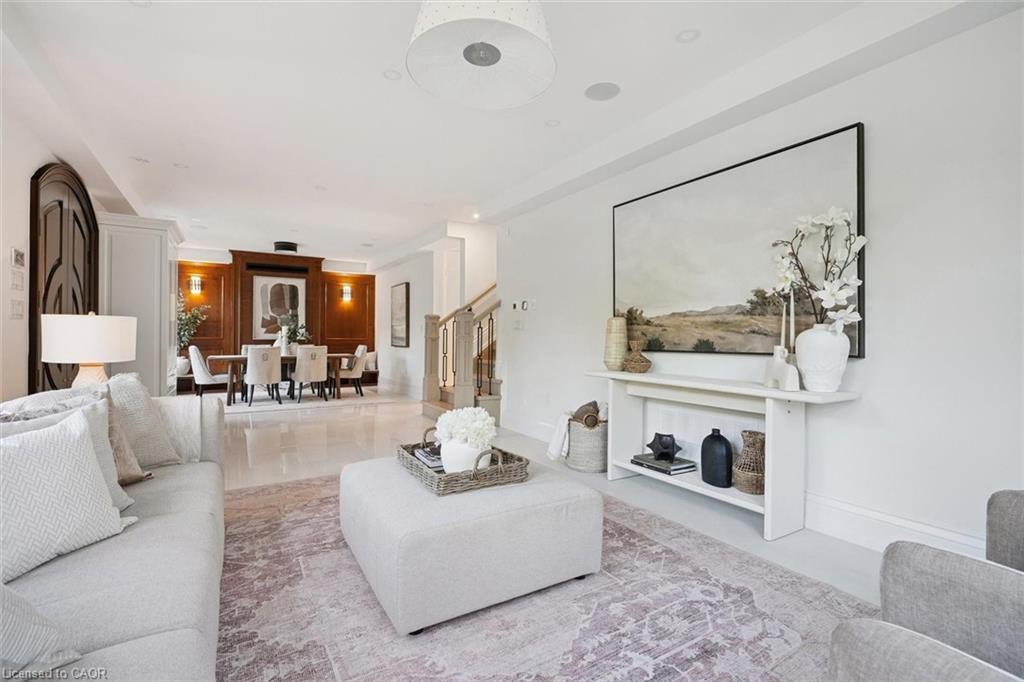 452 Rothesay Place, Burlington, ON - Indoor Photo Showing Living Room