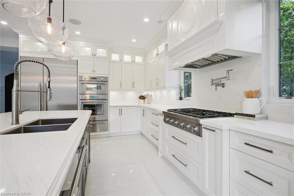 452 Rothesay Place, Burlington, ON - Indoor Photo Showing Kitchen With Double Sink With Upgraded Kitchen