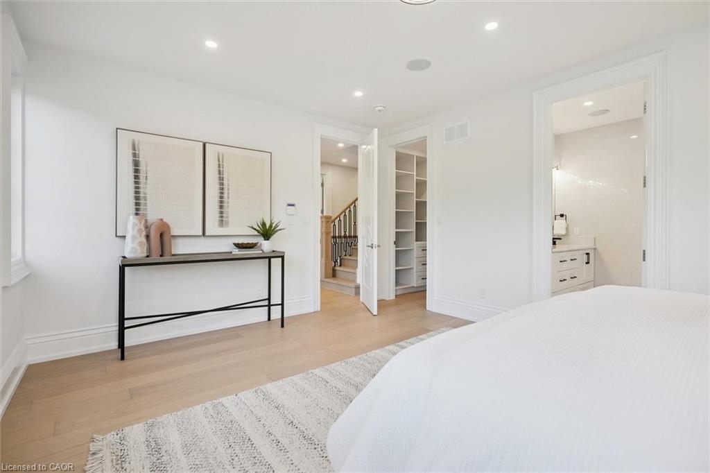 452 Rothesay Place, Burlington, ON - Indoor Photo Showing Bedroom