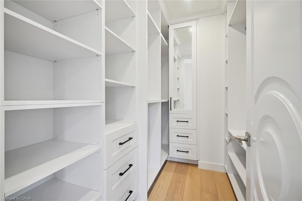 452 Rothesay Place, Burlington, ON - Indoor With Storage