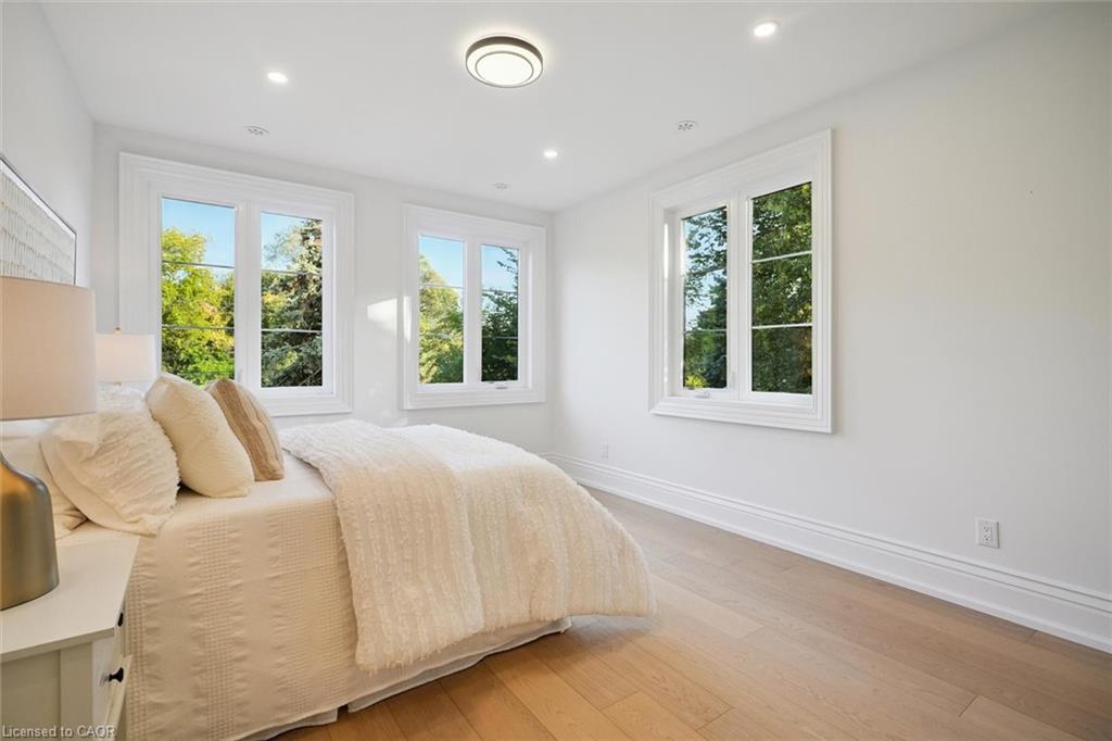 452 Rothesay Place, Burlington, ON - Indoor Photo Showing Bedroom