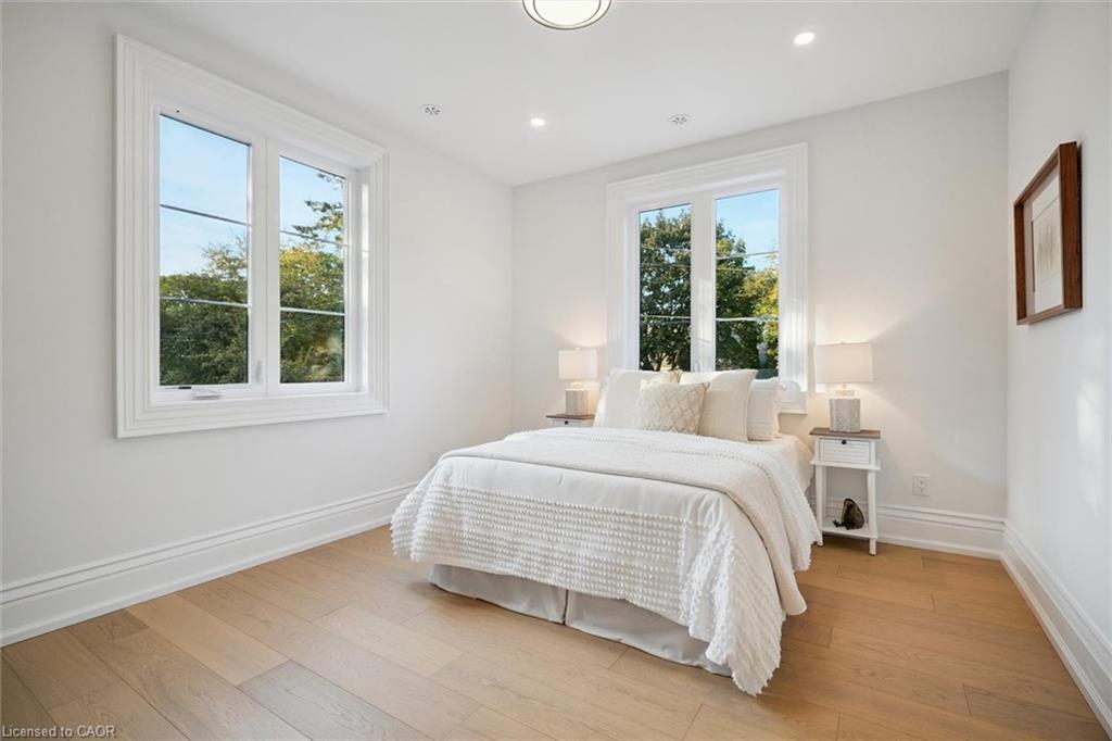 452 Rothesay Place, Burlington, ON - Indoor Photo Showing Bedroom