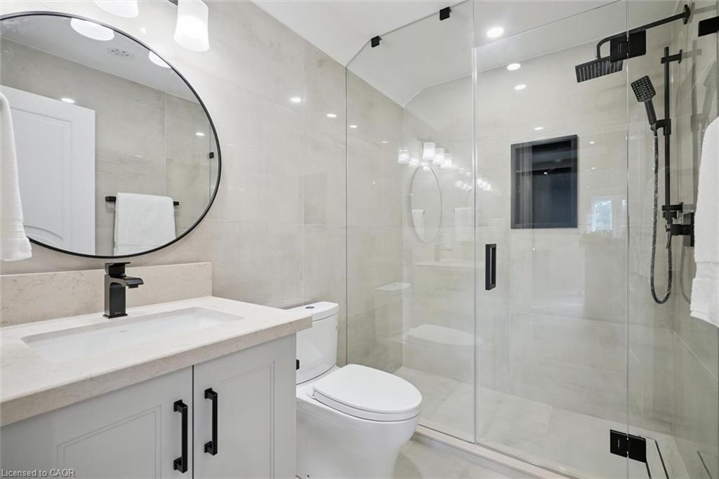 452 Rothesay Place, Burlington, ON - Indoor Photo Showing Bathroom