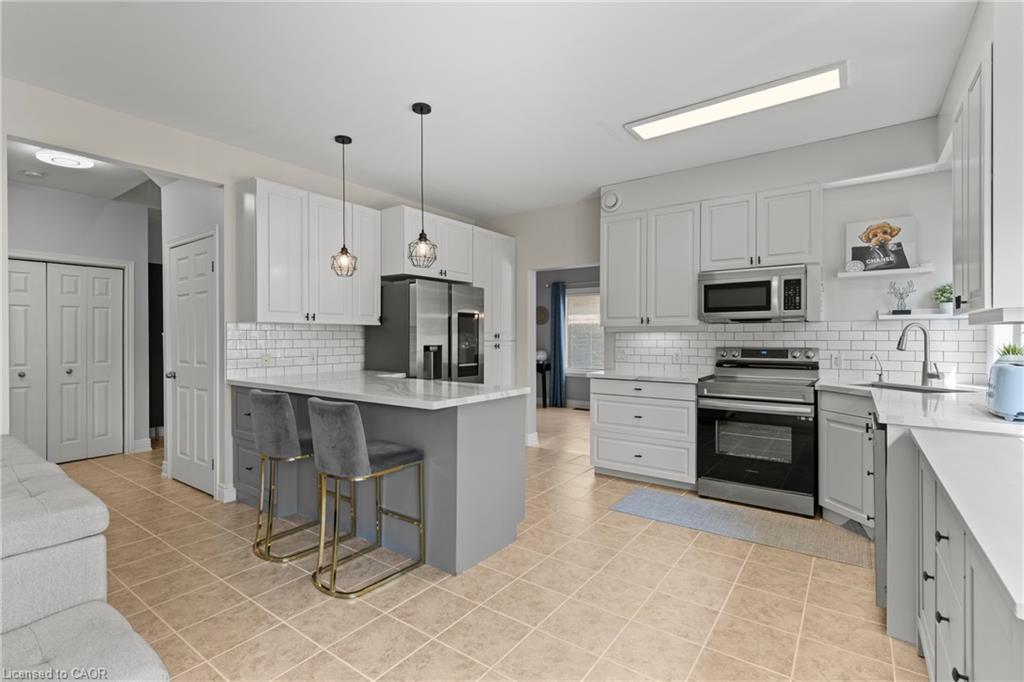 25 Bianca Drive, Niagara-On-The-Lake, ON - Indoor Photo Showing Kitchen With Upgraded Kitchen