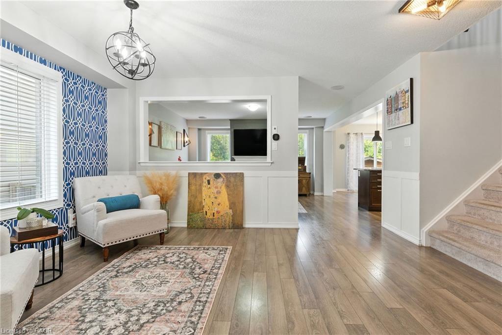 8769 Dogwood Crescent, Niagara Falls, ON - Indoor Photo Showing Living Room