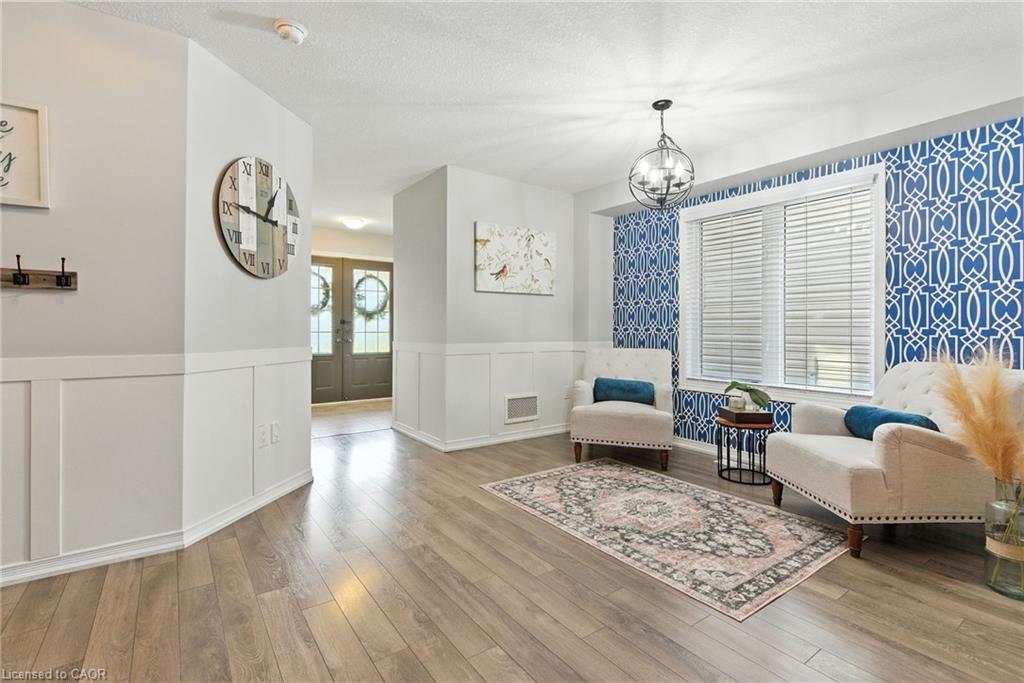 8769 Dogwood Crescent, Niagara Falls, ON - Indoor Photo Showing Living Room