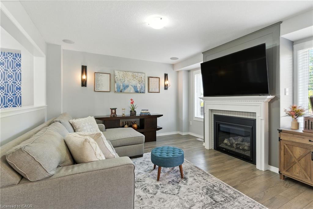 8769 Dogwood Crescent, Niagara Falls, ON - Indoor Photo Showing Living Room With Fireplace
