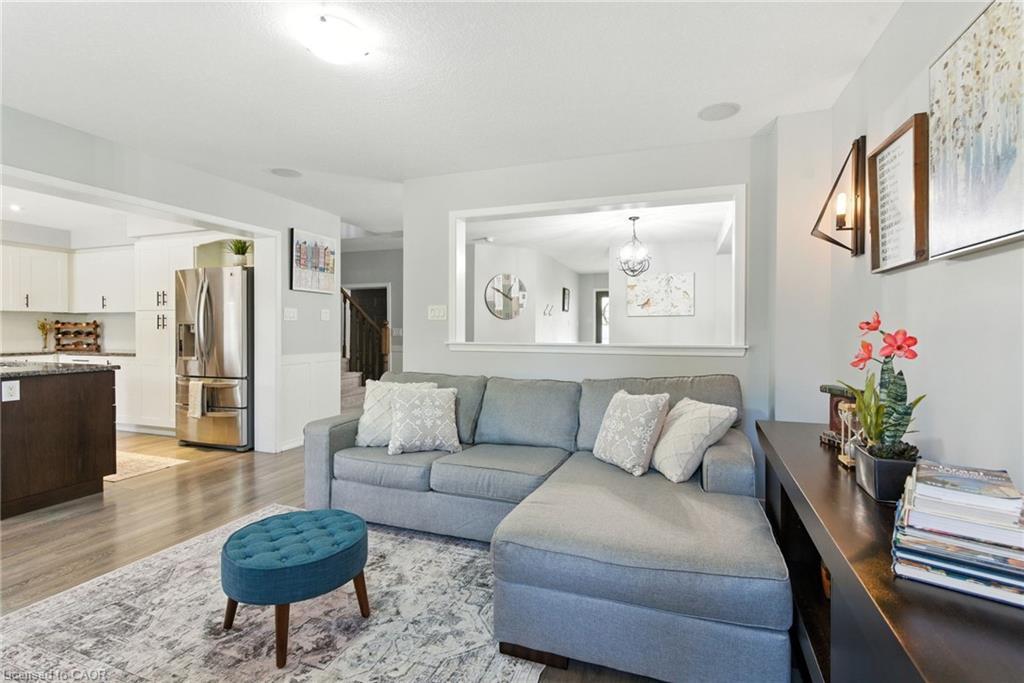 8769 Dogwood Crescent, Niagara Falls, ON - Indoor Photo Showing Living Room