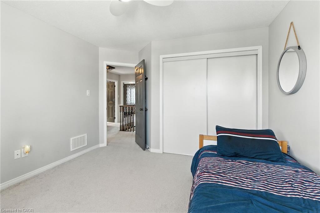 8769 Dogwood Crescent, Niagara Falls, ON - Indoor Photo Showing Bedroom