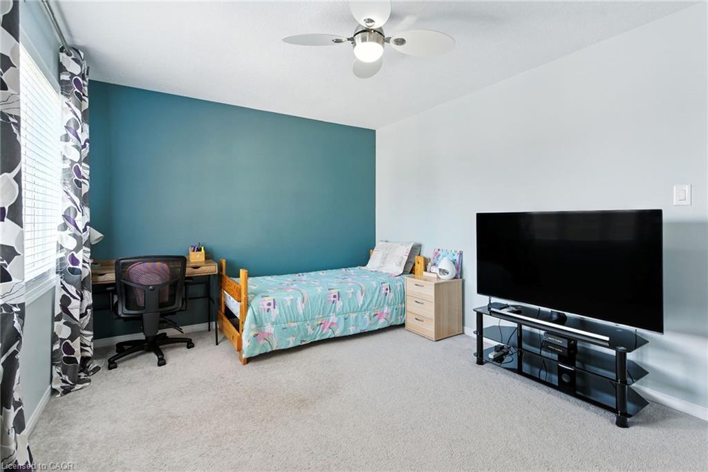 8769 Dogwood Crescent, Niagara Falls, ON - Indoor Photo Showing Bedroom