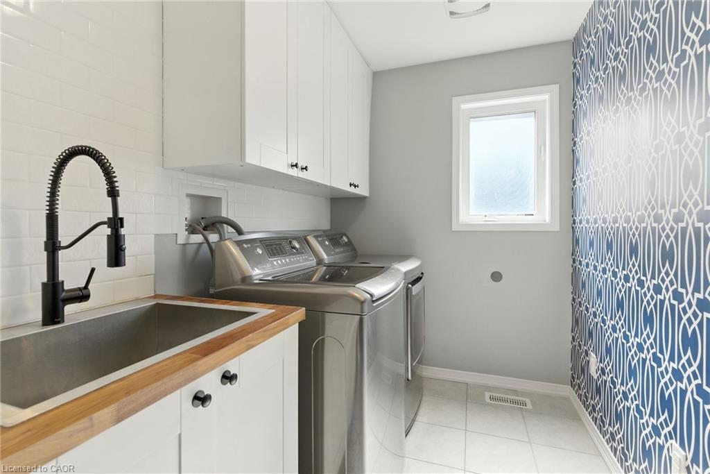 8769 Dogwood Crescent, Niagara Falls, ON - Indoor Photo Showing Laundry Room