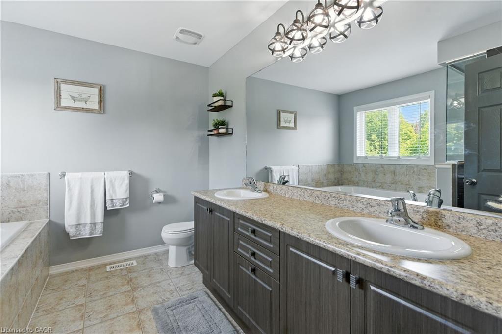 8769 Dogwood Crescent, Niagara Falls, ON - Indoor Photo Showing Bathroom
