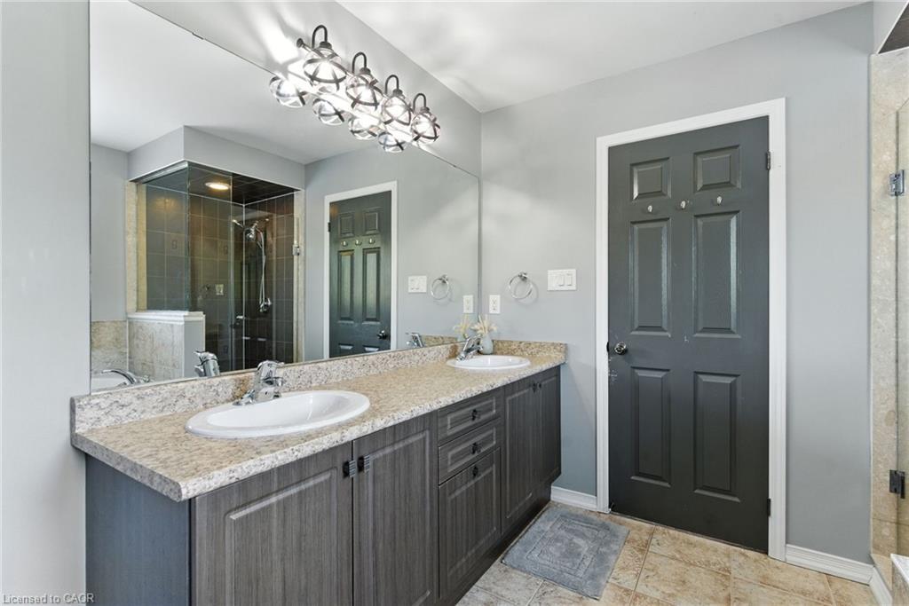 8769 Dogwood Crescent, Niagara Falls, ON - Indoor Photo Showing Bathroom