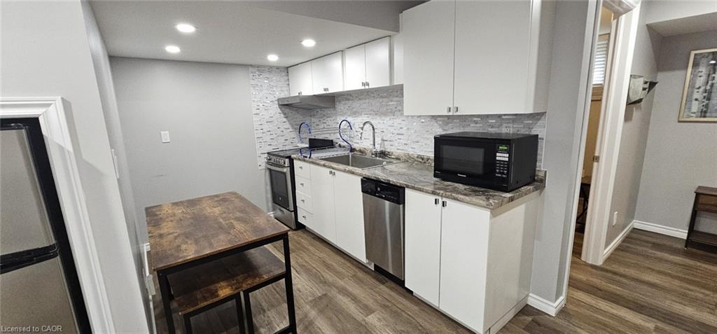 8769 Dogwood Crescent, Niagara Falls, ON - Indoor Photo Showing Kitchen