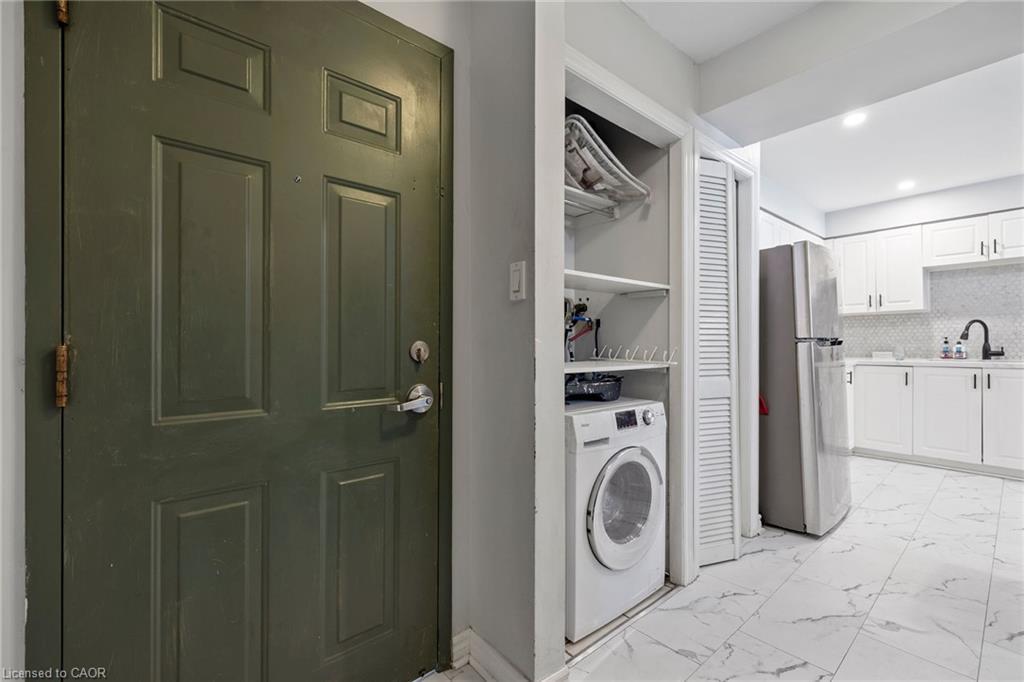 104-28 Victoria Avenue N, Hamilton, ON - Indoor Photo Showing Laundry Room