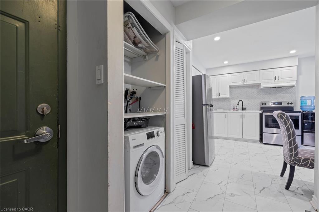 104-28 Victoria Avenue N, Hamilton, ON - Indoor Photo Showing Laundry Room