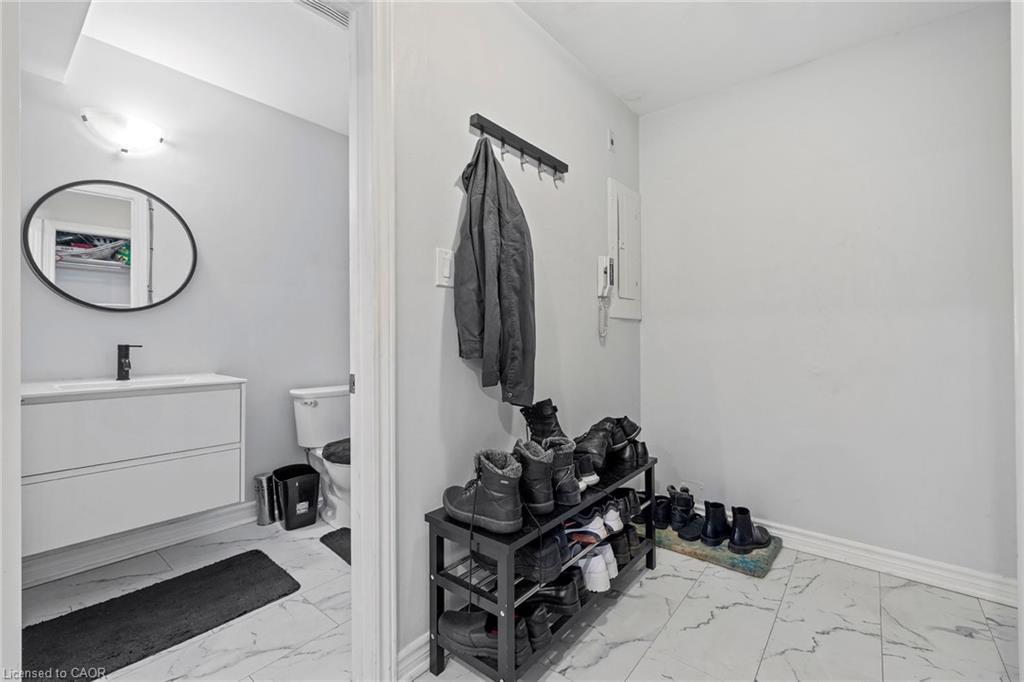 104-28 Victoria Avenue N, Hamilton, ON - Indoor Photo Showing Other Room