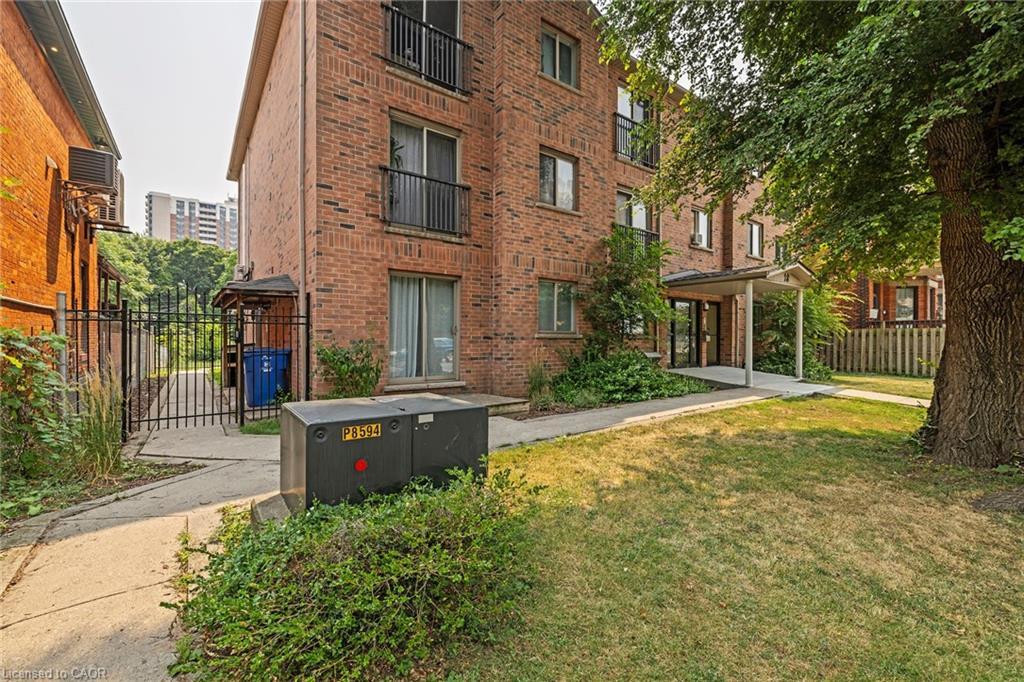 104-28 Victoria Avenue N, Hamilton, ON - Outdoor