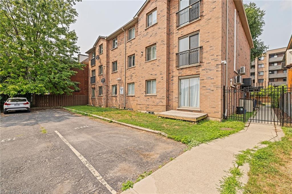 104-28 Victoria Avenue N, Hamilton, ON - Outdoor