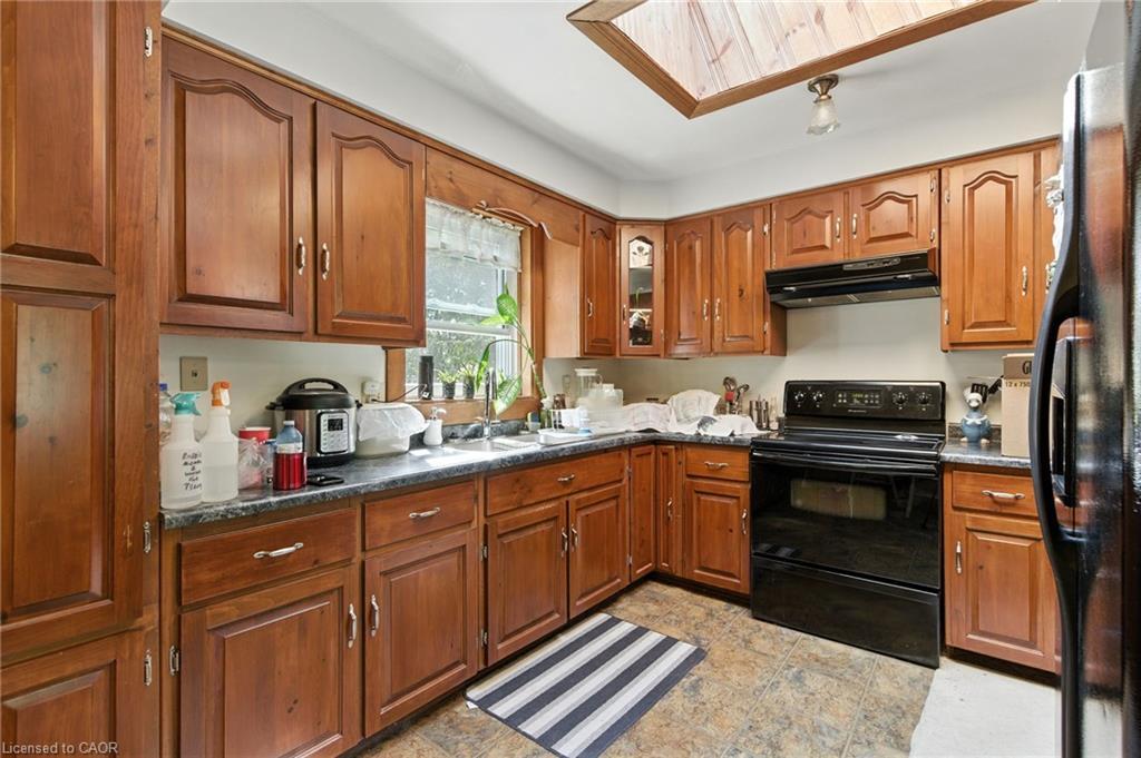 42347 Highway 3, Wainfleet, ON - Indoor Photo Showing Kitchen With Double Sink