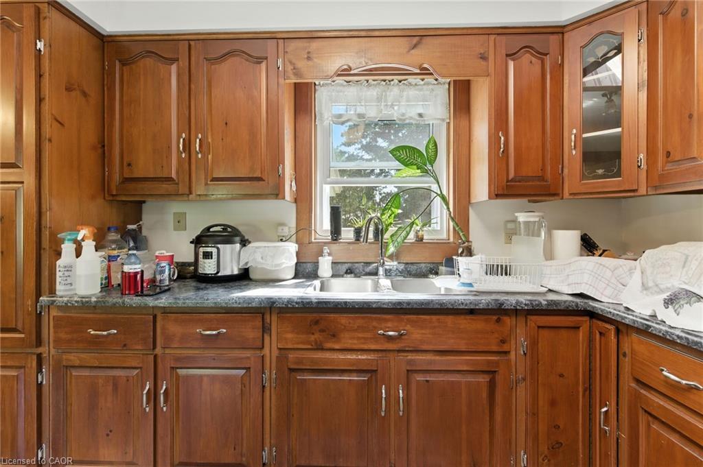 42347 Highway 3, Wainfleet, ON - Indoor Photo Showing Kitchen With Double Sink