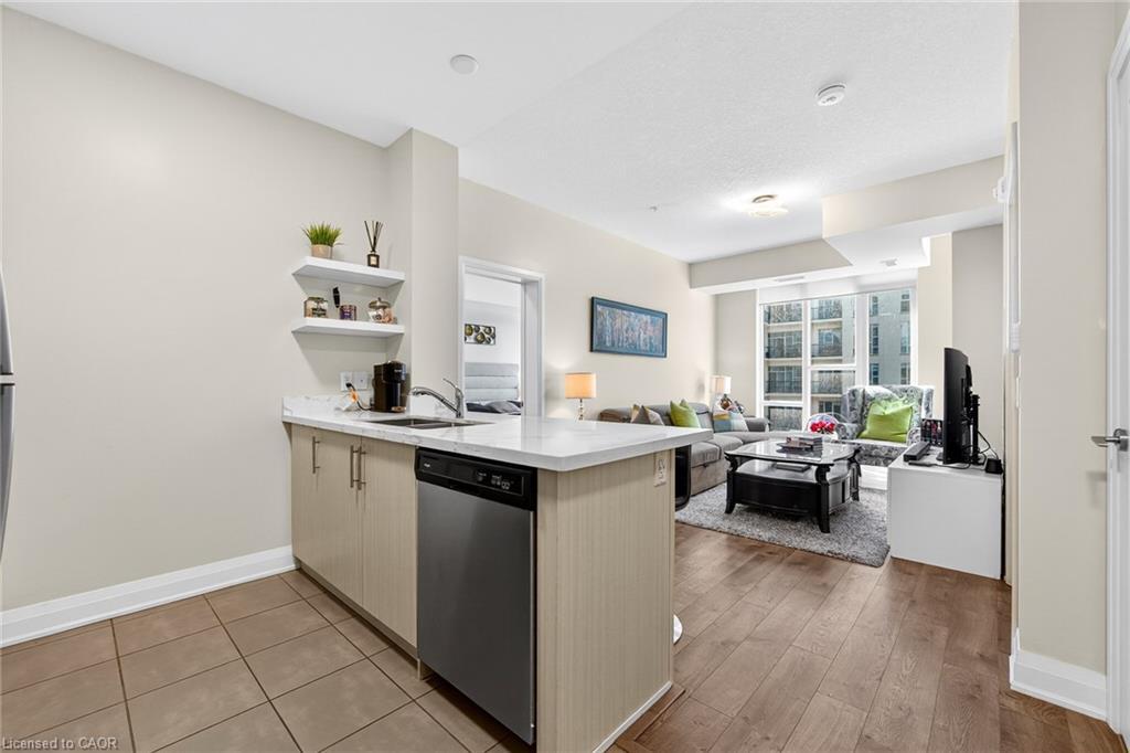 402-16 Concord Place, Grimsby, ON - Indoor Photo Showing Other Room