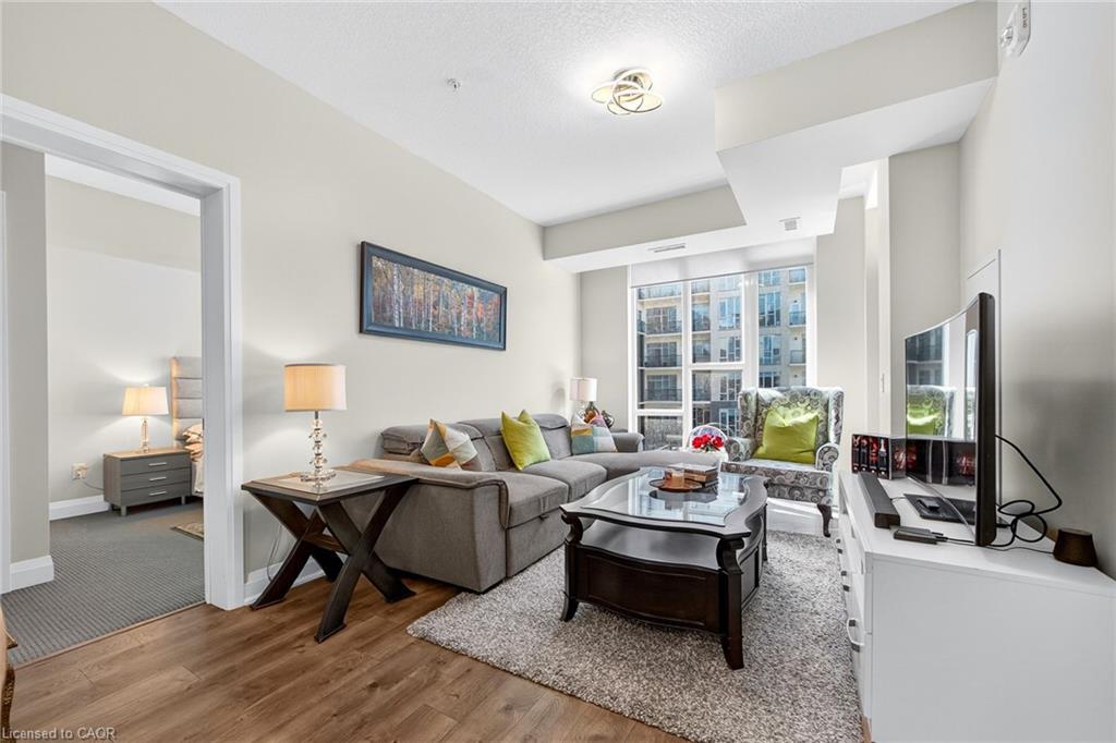 402-16 Concord Place, Grimsby, ON - Indoor Photo Showing Living Room