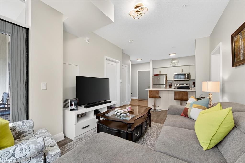 402-16 Concord Place, Grimsby, ON - Indoor Photo Showing Living Room
