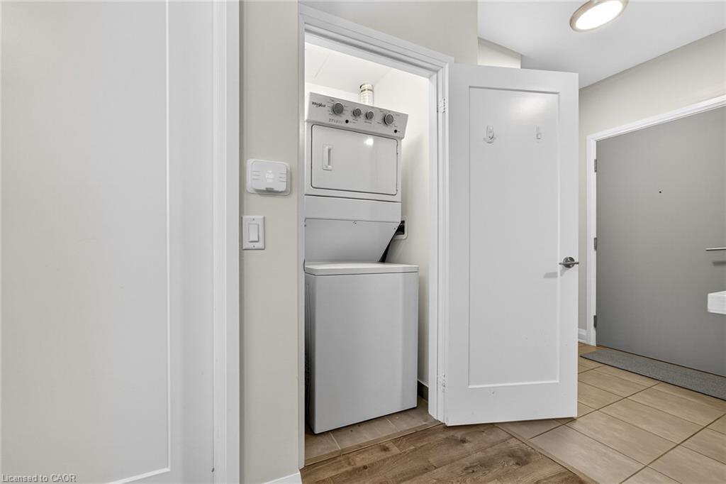 402-16 Concord Place, Grimsby, ON - Indoor Photo Showing Laundry Room