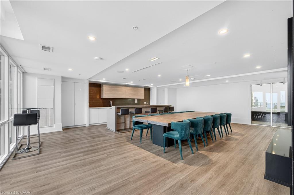 402-16 Concord Place, Grimsby, ON - Indoor