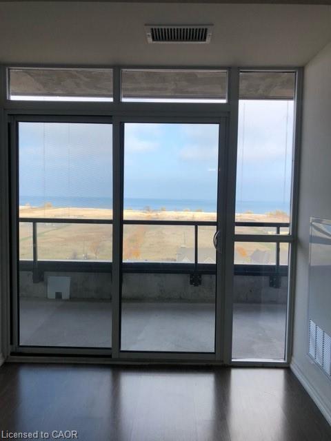 801-560 North Service Road, Grimsby, ON - Indoor Photo Showing Other Room